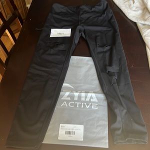 Zyia Black Slasher Luxe Hi Rise 7/8 24”